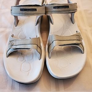 Columbia sandles